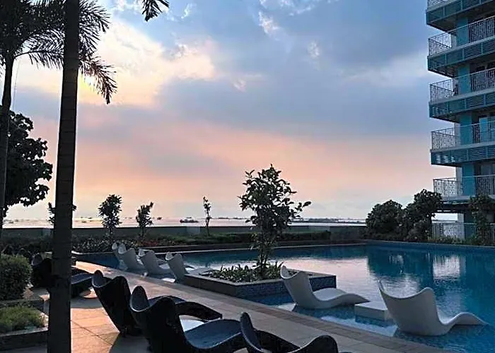 Stylish 1br Near Airport Facing The Bay - 7b 4*