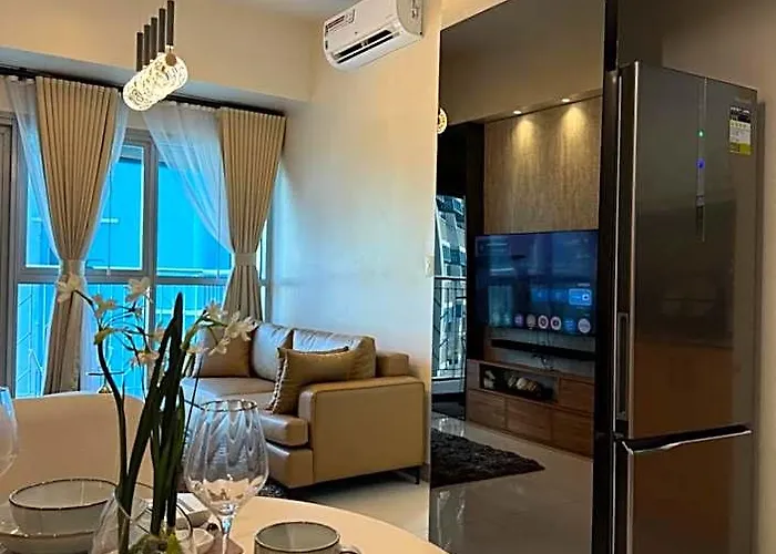 Stylish 1br Near Airport Facing The Bay - 7b Hotel