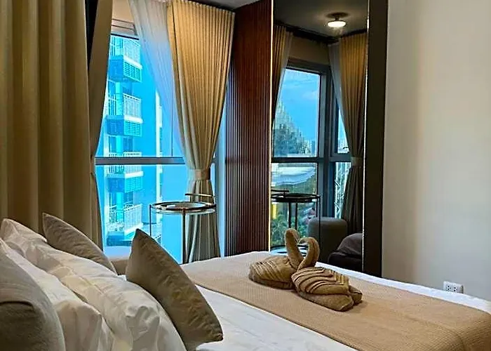 Stylish 1br Near Airport Facing The Bay - 7b 4*