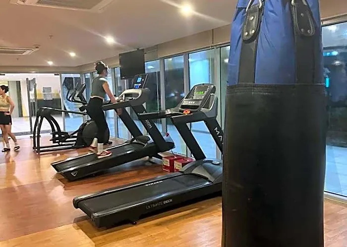 Hotel Stylish 1br Near Airport Facing The Bay - 7b Manila