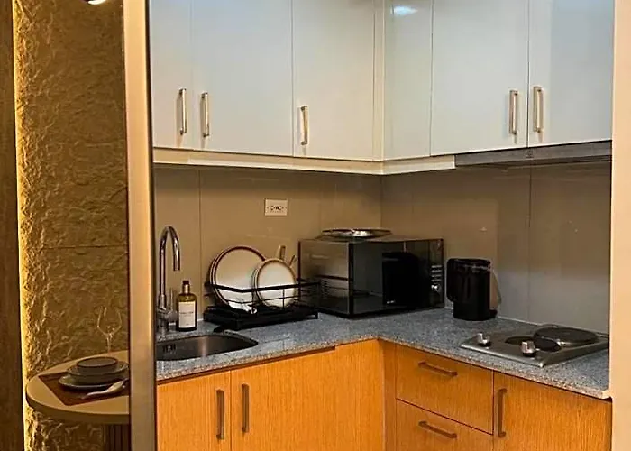 Stylish 1br Near Airport Facing The Bay - 7b Hotel 4*