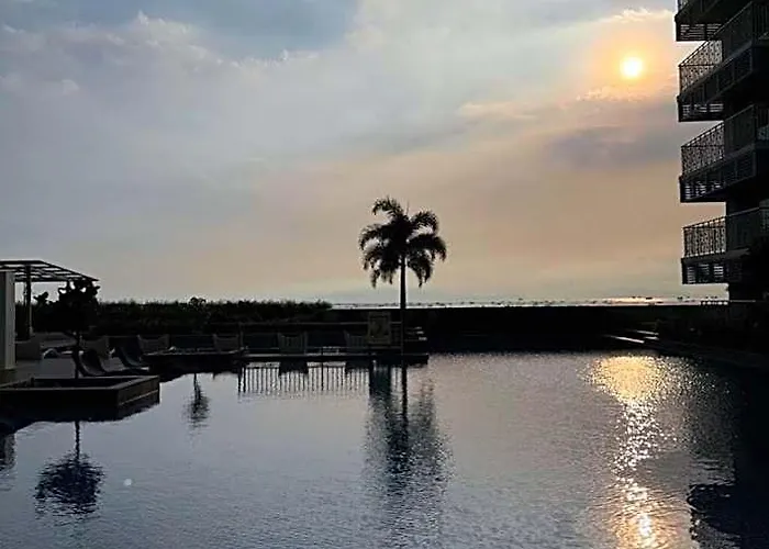 Stylish 1br Near Airport Facing The Bay - 7b Hotel 4*