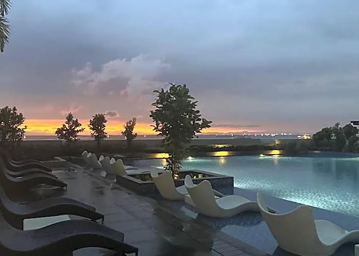 Stylish 1br Near Airport Facing The Bay - 7b