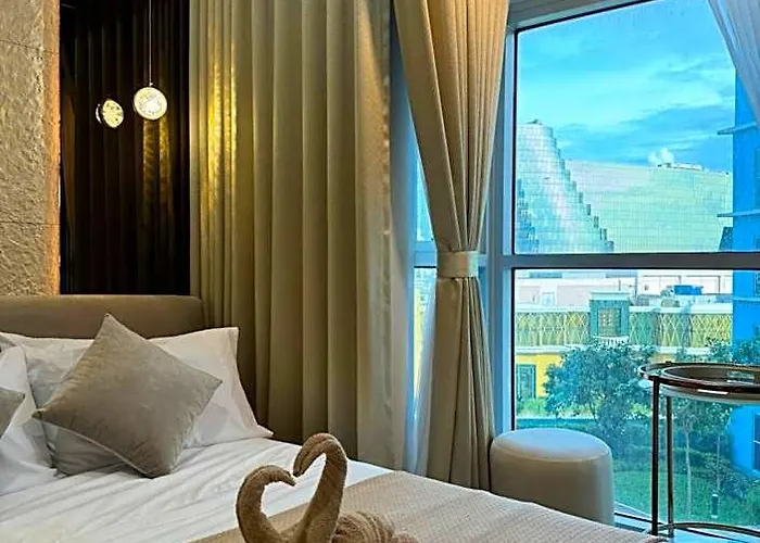 Stylish 1br Near Airport Facing The Bay - 7b Hotel 4*