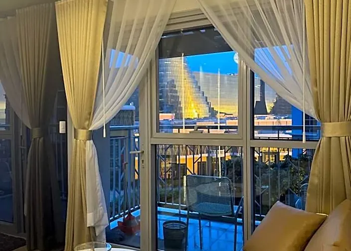 Stylish 1br Near Airport Facing The Bay - 7b Hotel Manila